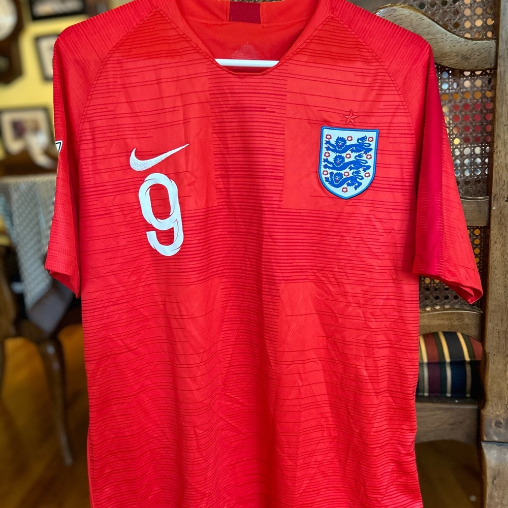 England soccer Jersey Harry Kane size Xl (tight Xl) red 2018 World Cup edition